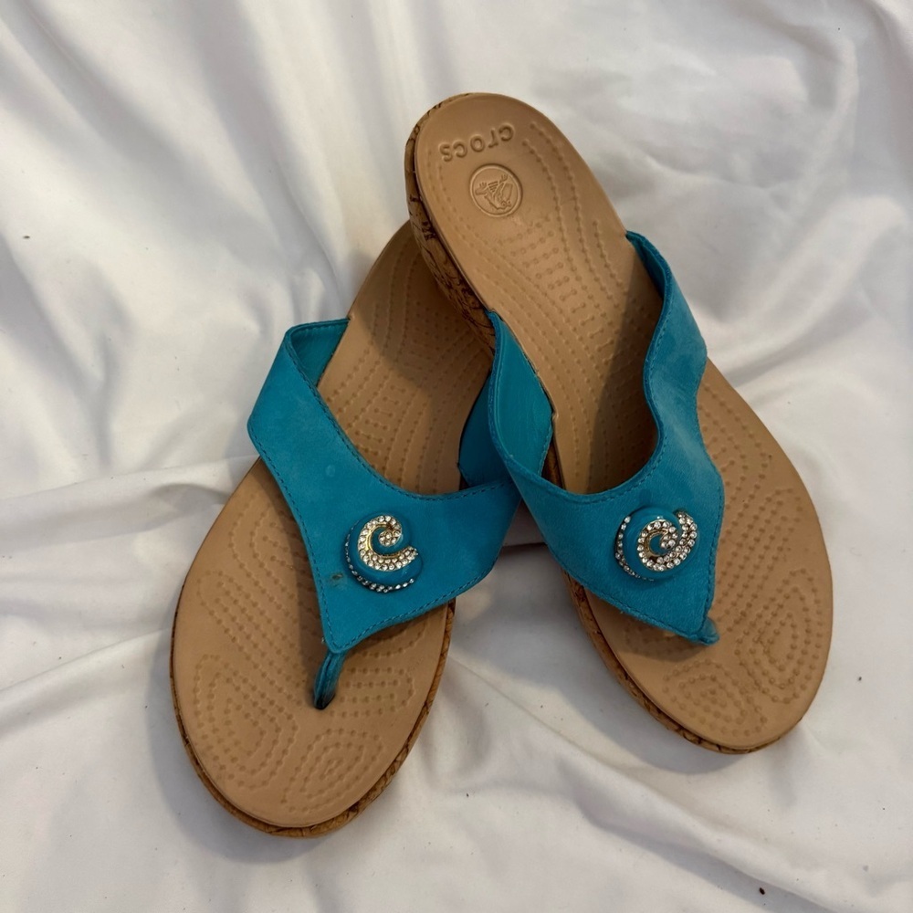 EUC Crocs Cyane Embellished Turquoise Cork Wedge Thong Sandal